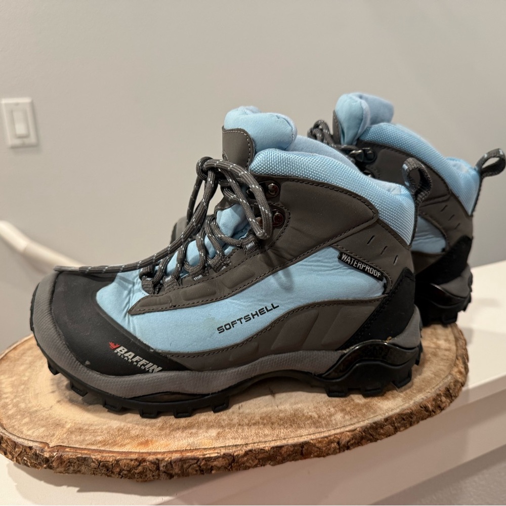 NOT FOR SALE- Baffin Hike Women’s Boots! Size 6